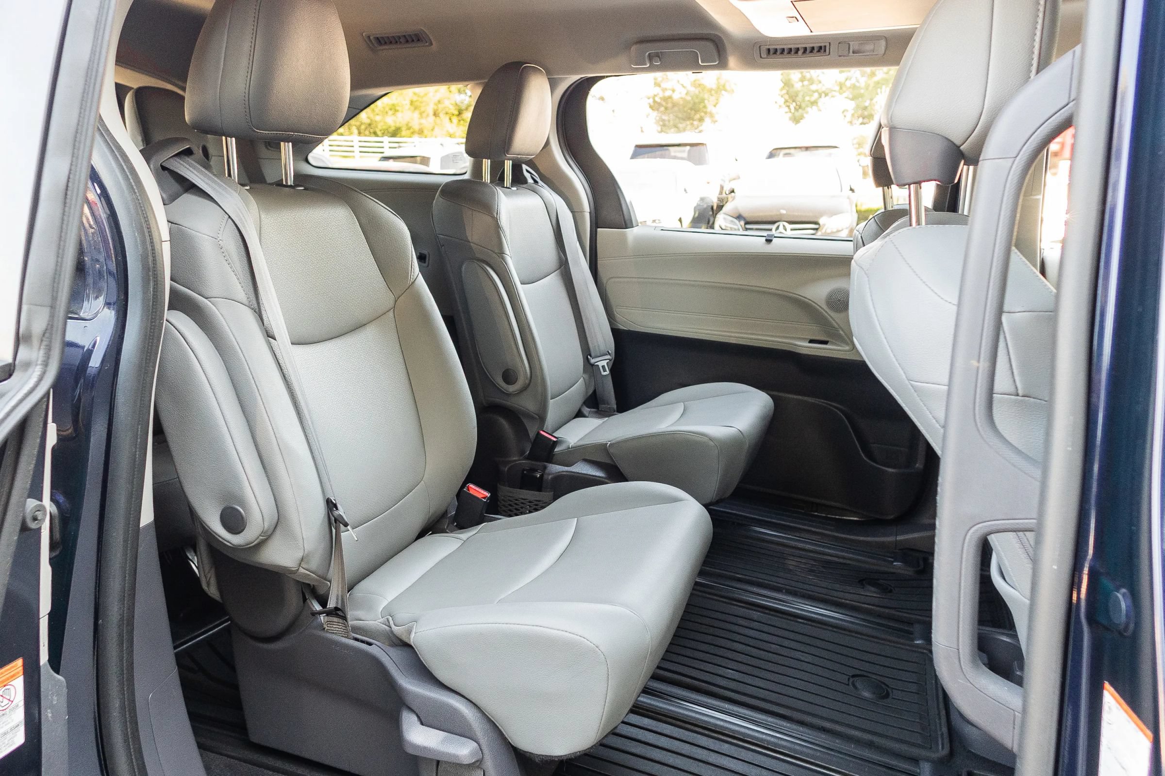 Used 2021 Toyota Sienna XLE w/ XLE Plus Package AWD/4WD image 32