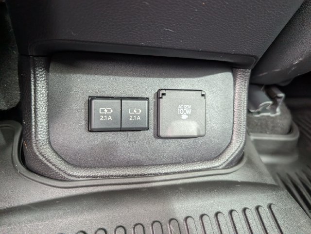 Used 2021 Toyota Highlander Platinum AWD/4WD image 18