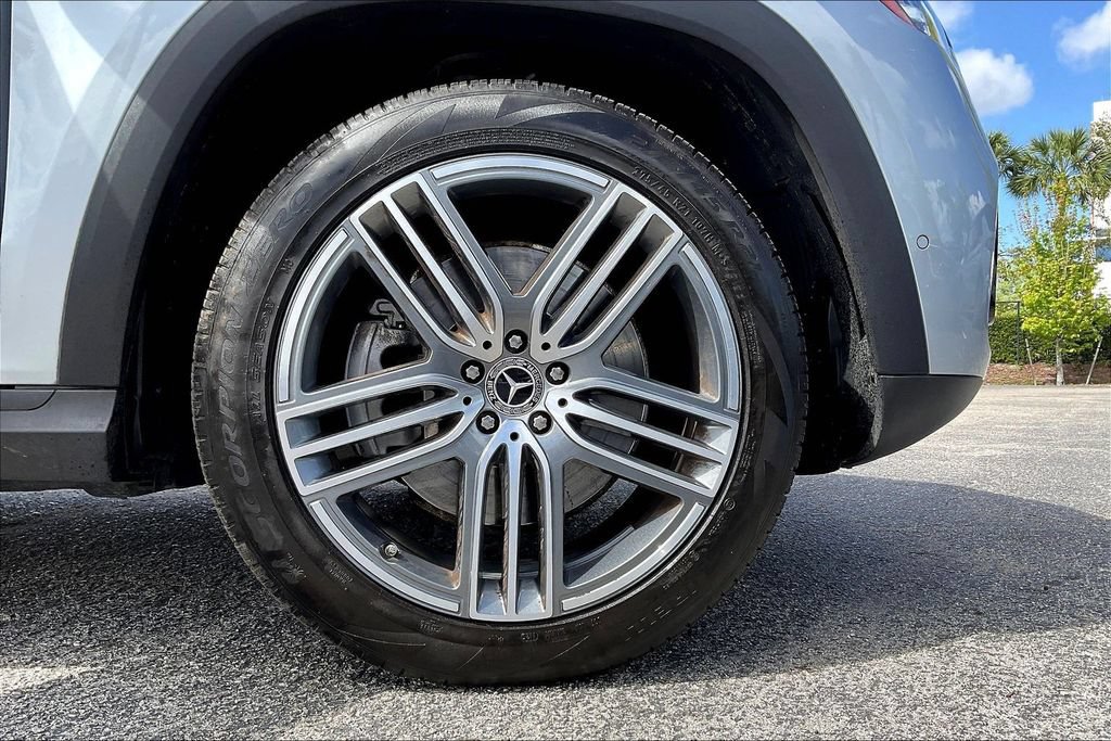 Used 2025 Mercedes-Benz GLS 450 4MATIC image 36