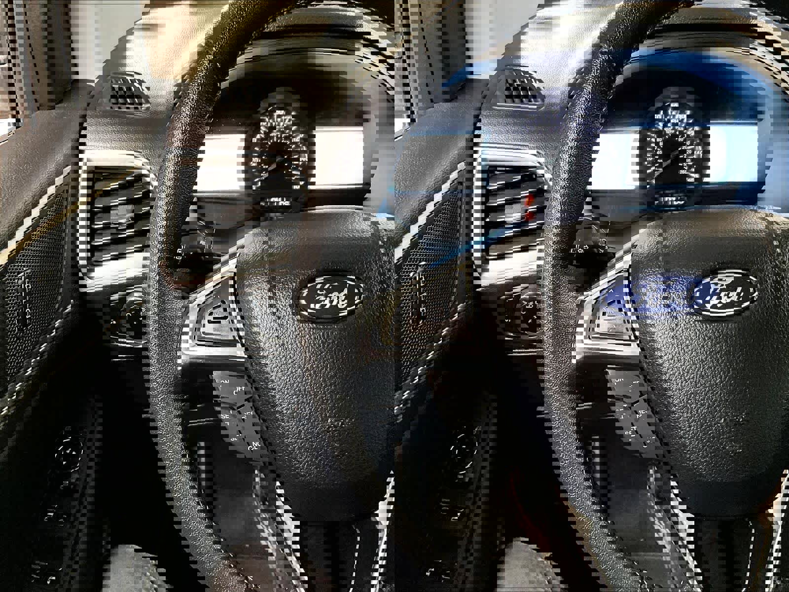 Used 2024 Ford Edge SEL image 44