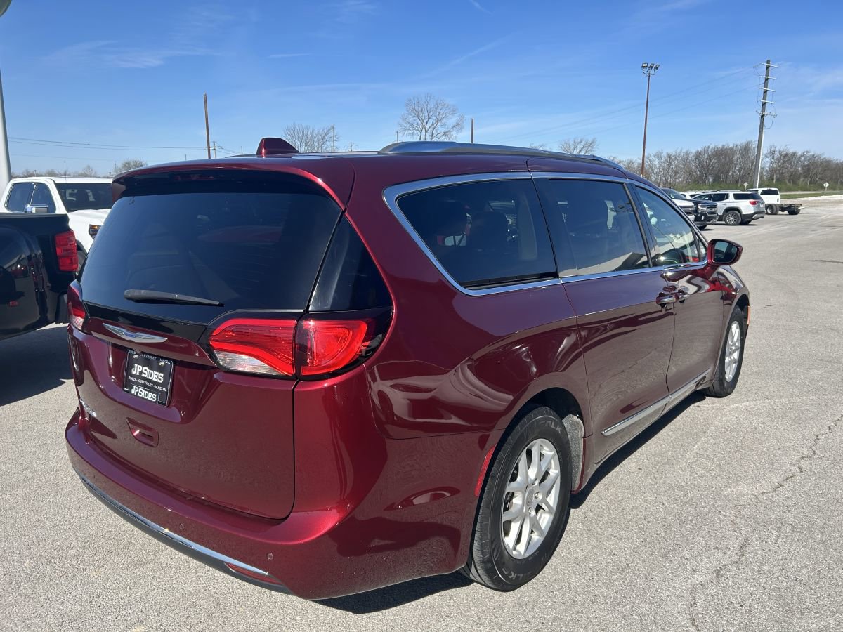 Used 2020 Chrysler Pacifica Touring-L image 6