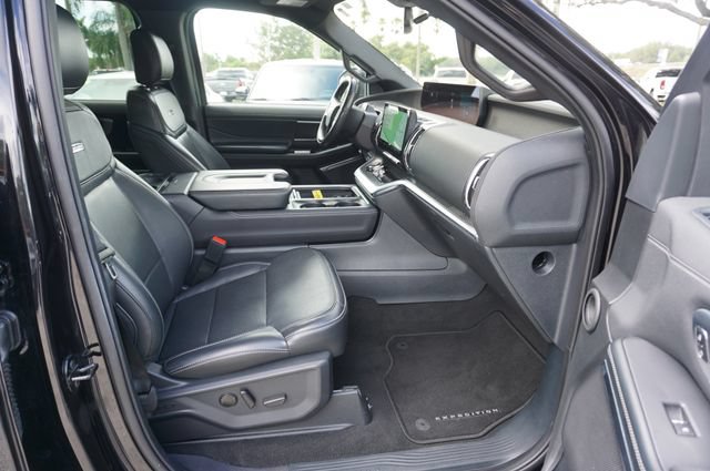 Used 2025 Ford Expedition Platinum w/ Stealth Performance Package AWD/4WD image 3