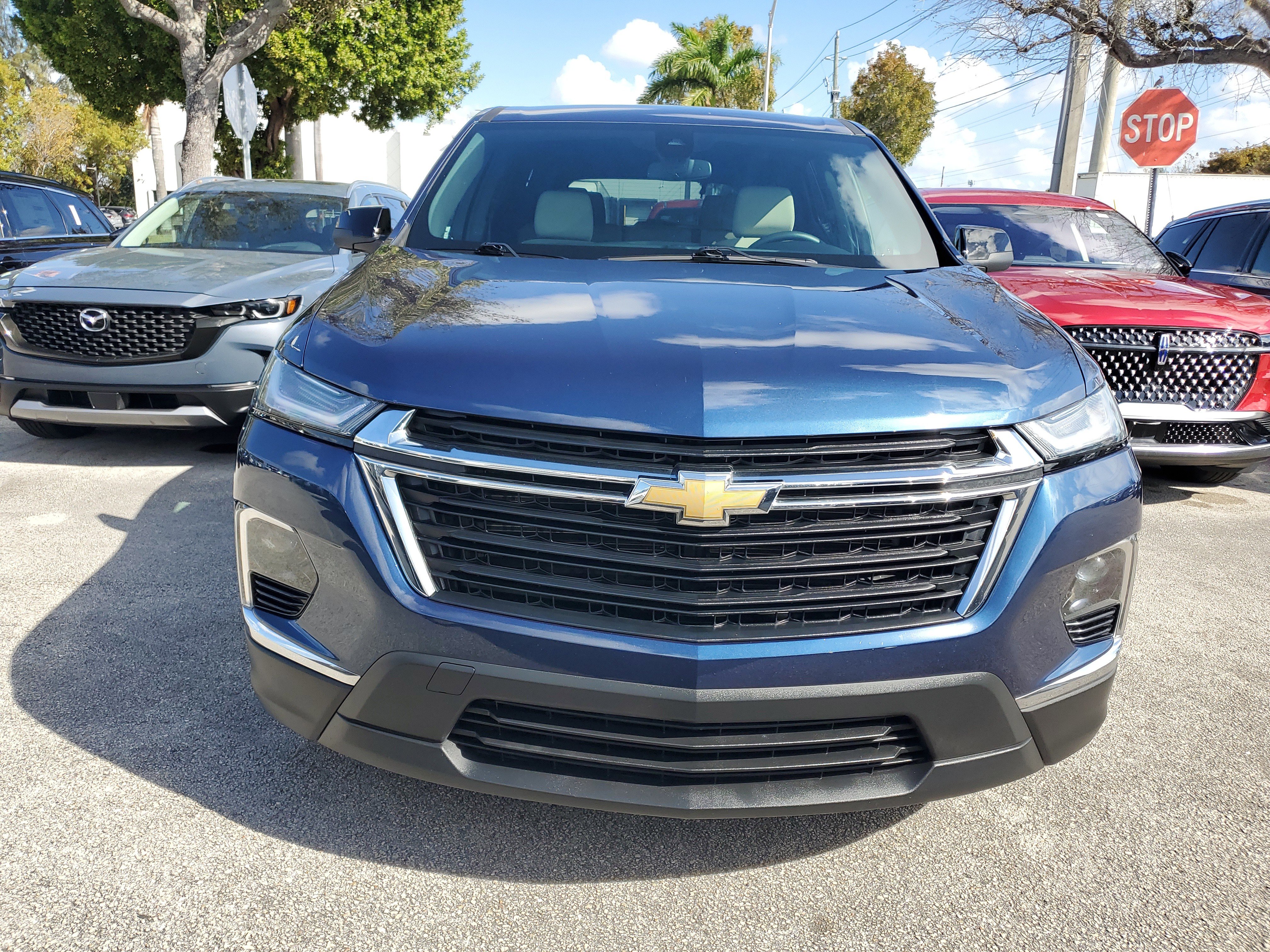 Used 2023 Chevrolet Traverse LS image 2