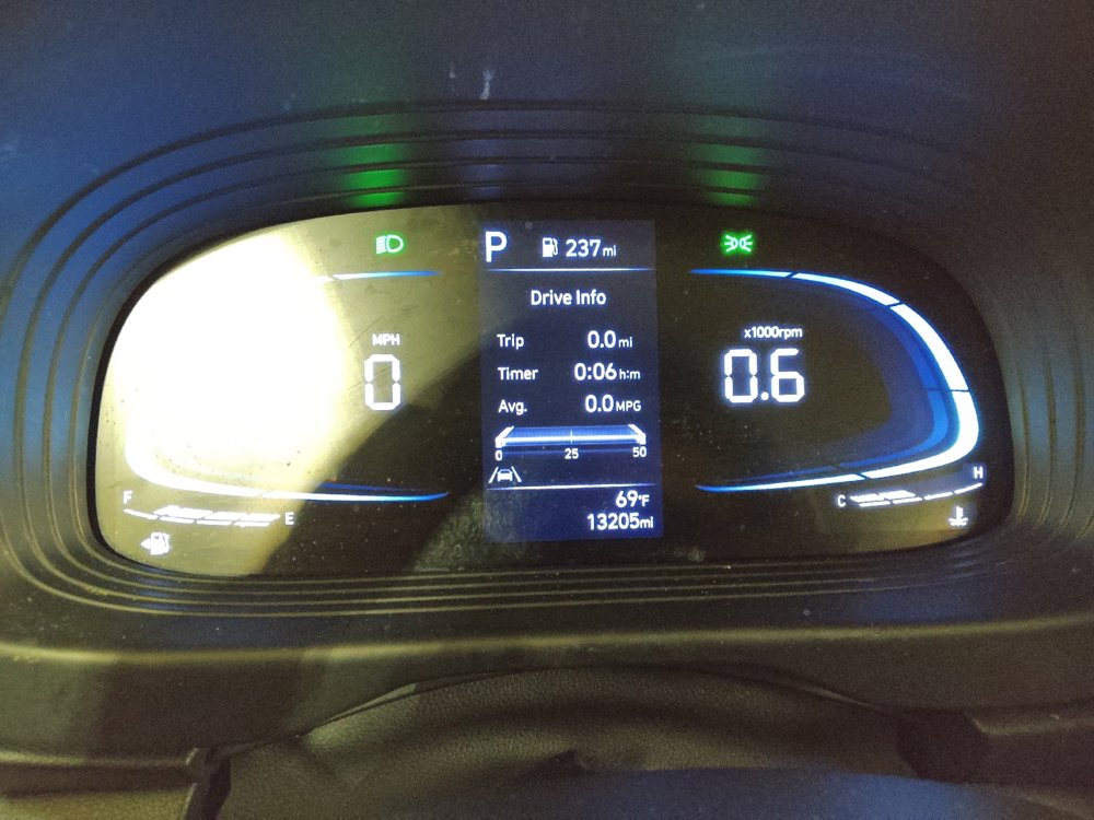 Used 2024 Hyundai Venue SEL FWD image 23