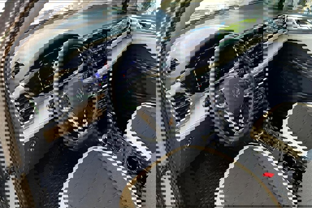 New 2025 Volkswagen Taos SE image 14