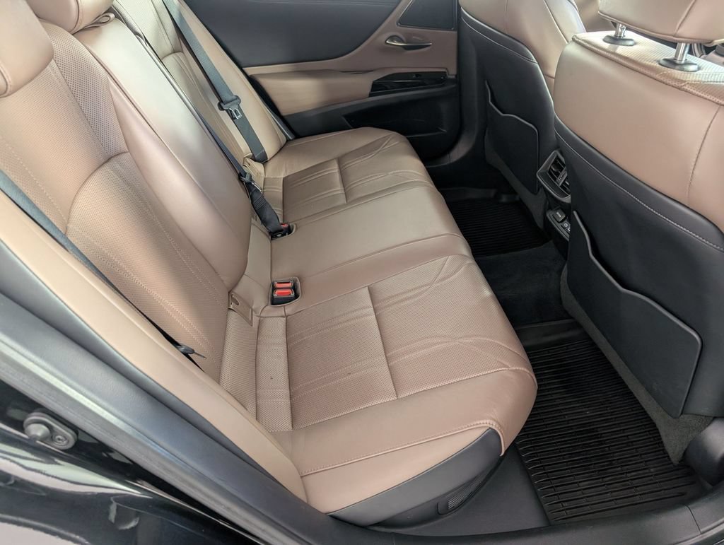 Used 2022 Lexus ES 300h Ultra Luxury w/ Protection Package (P3) FWD image 30