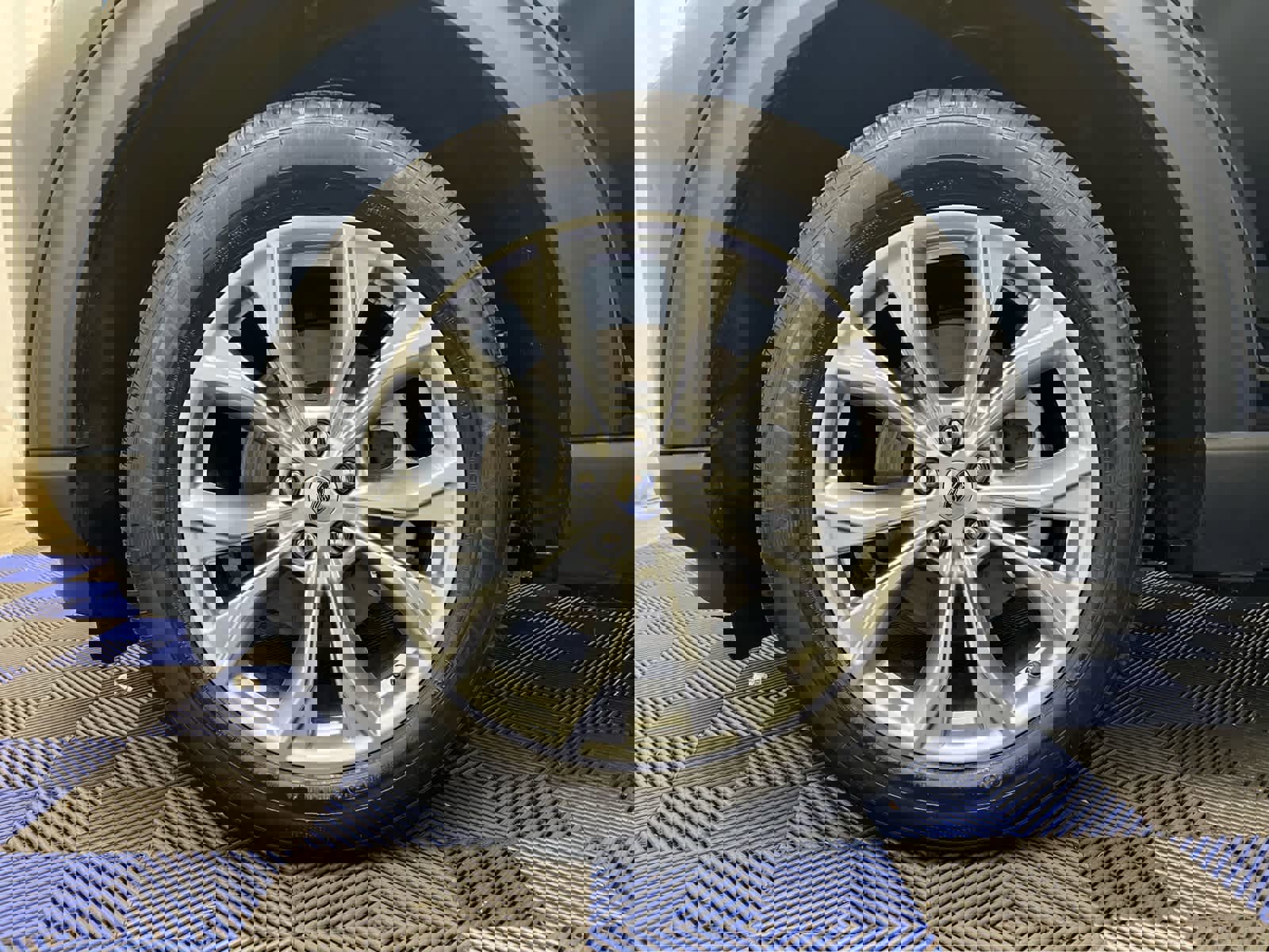 Used 2024 Ford Explorer XLT w/ Equipment Group 202A image 15