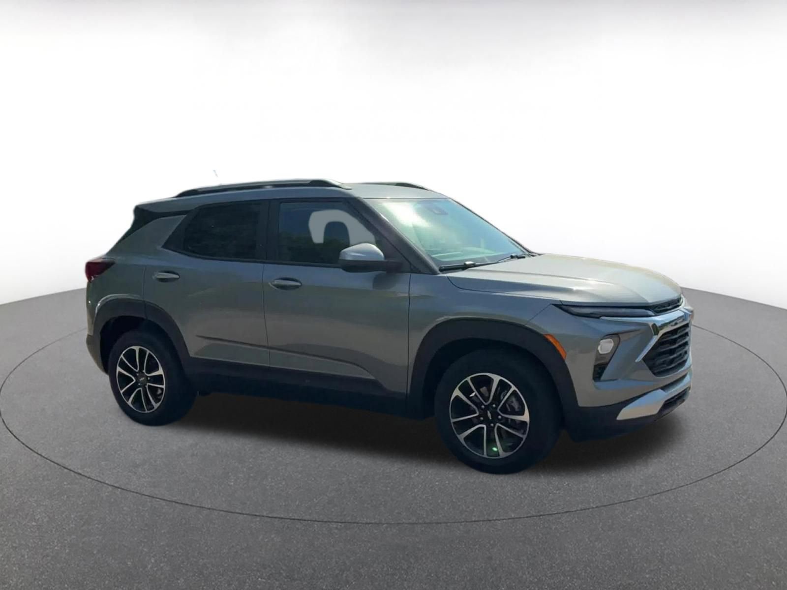 Used 2025 Chevrolet TrailBlazer LT FWD image 2