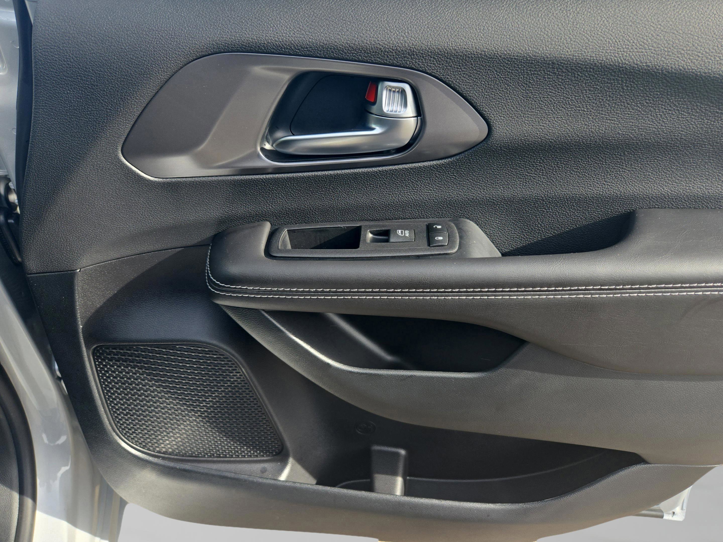 New 2026 Chrysler Voyager LX image 18