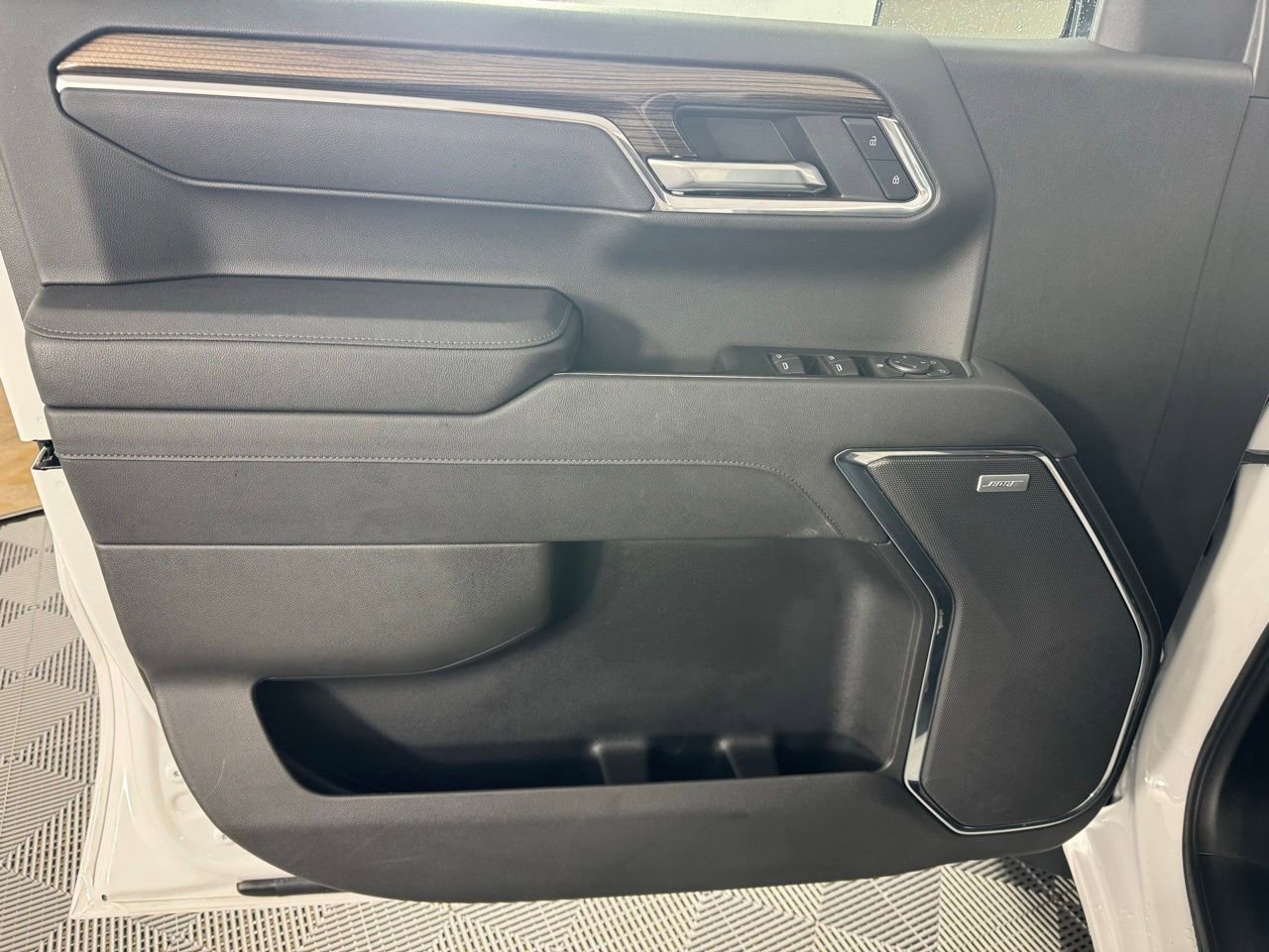 Used 2025 Chevrolet Silverado 1500 LT Trail Boss w/ Convenience Package II image 8