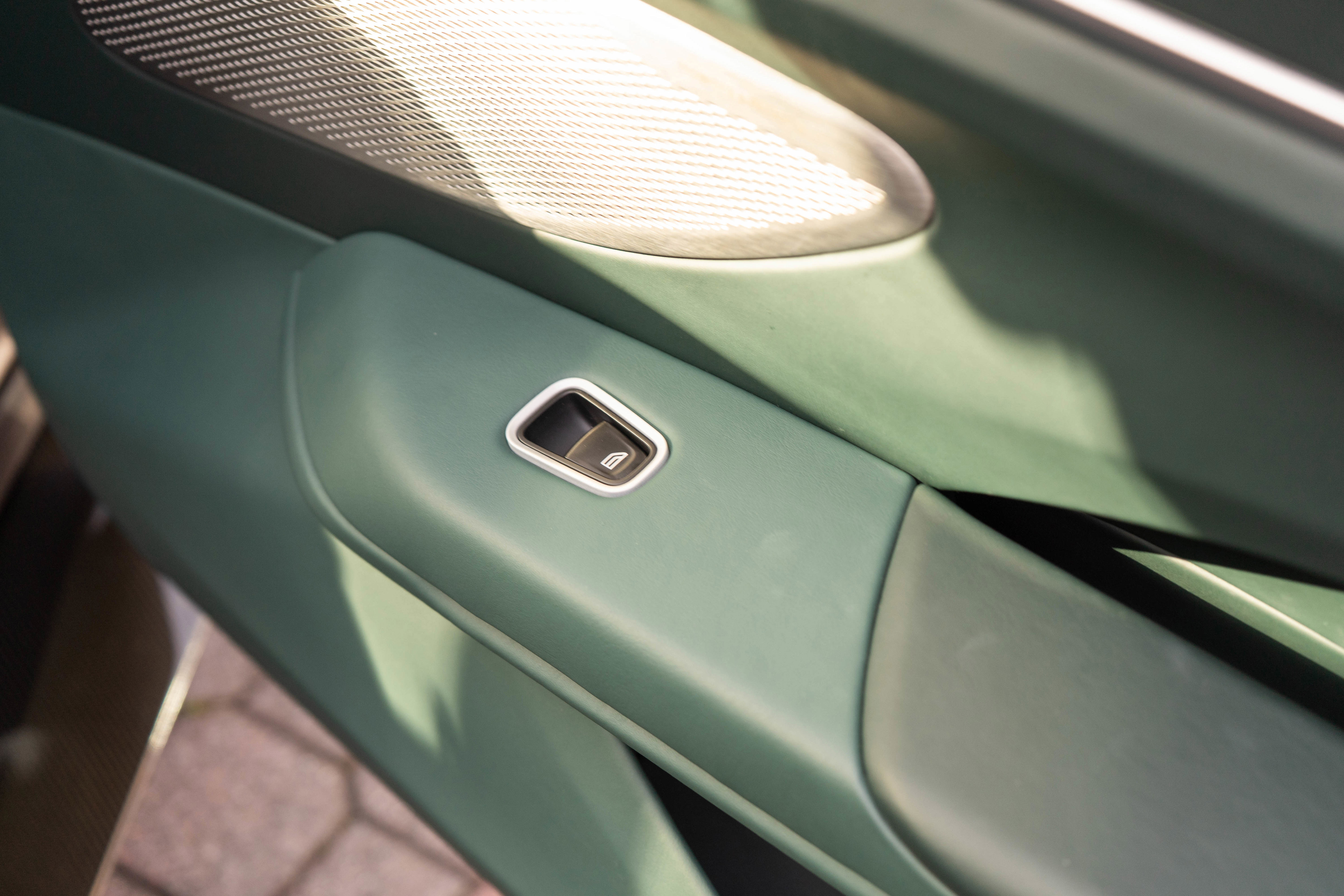 Used 2025 Aston Martin V8 Vantage Coupe image 25