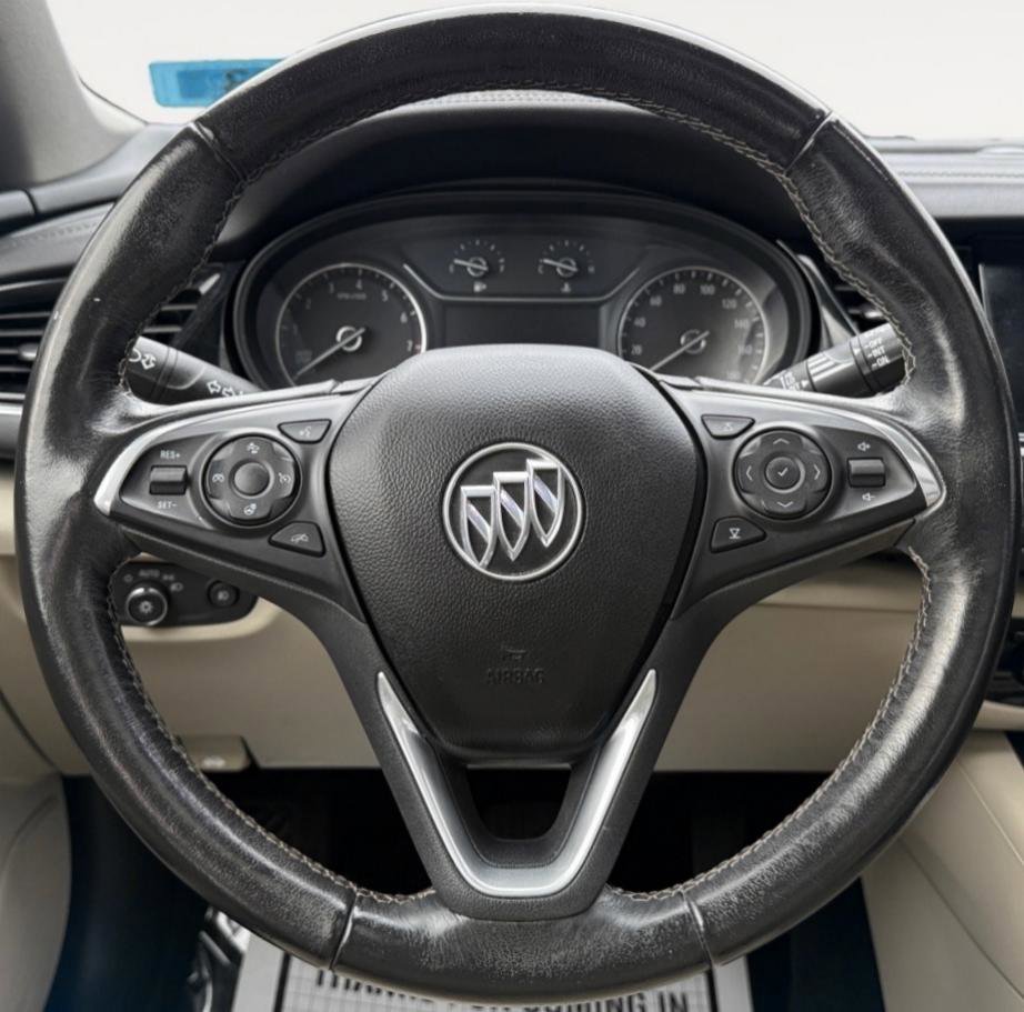 Used 2019 Buick Regal Essence w/ Driver Confidence Package I image 18
