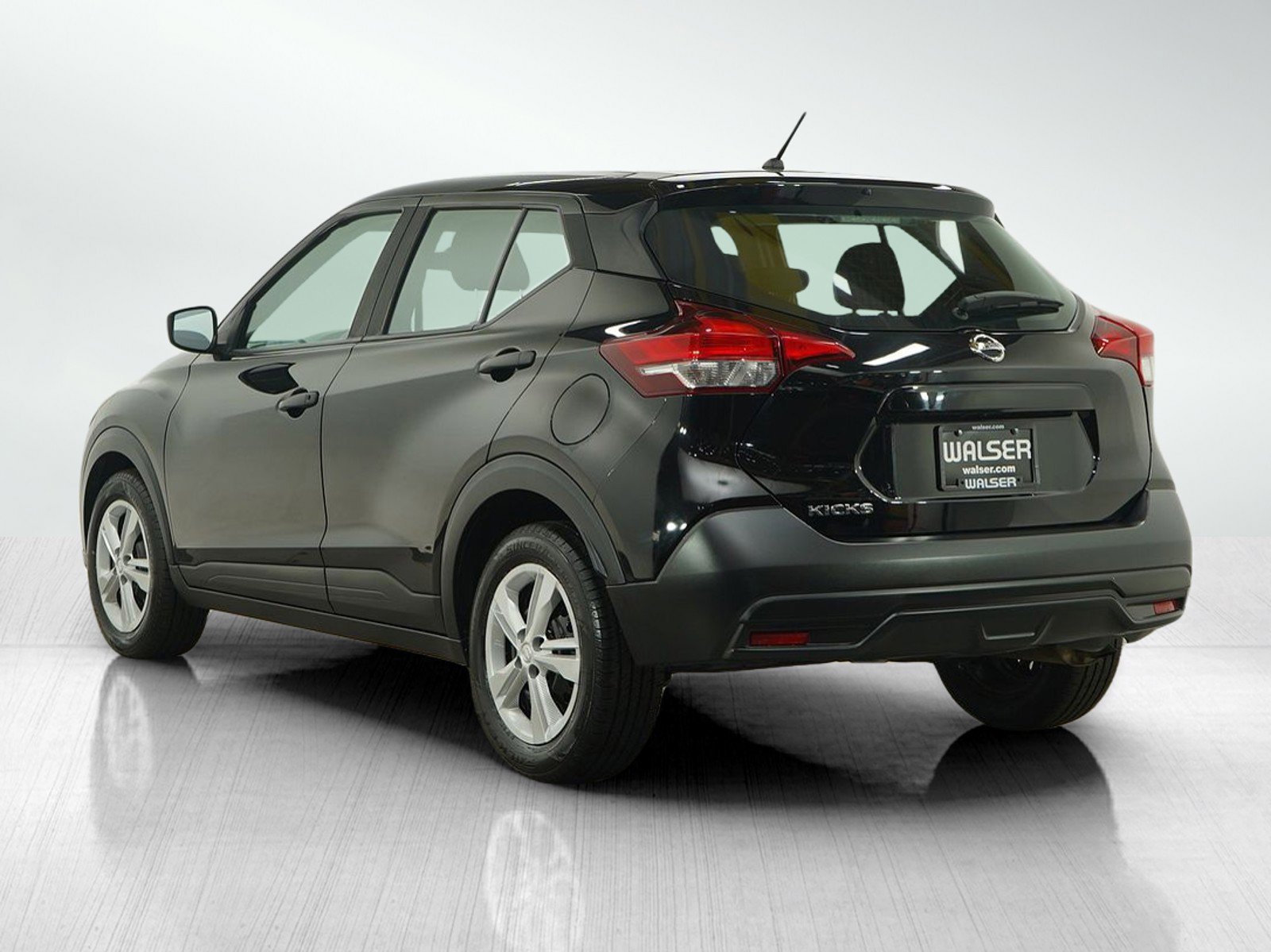 Used 2019 Nissan Kicks S image 3