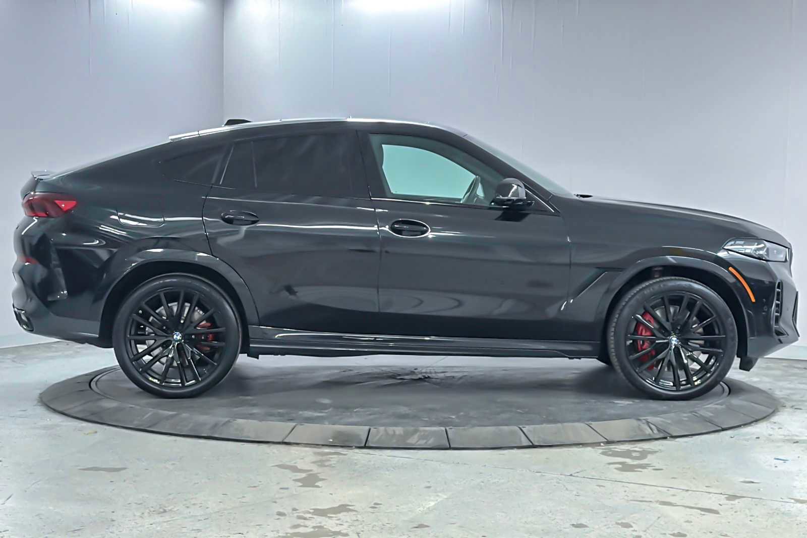 Used 2024 BMW X6 M60i image 8