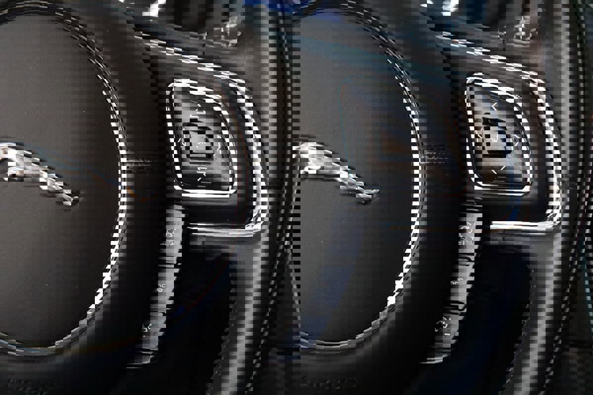 Used 2014 Jaguar XJ L Portfolio image 16