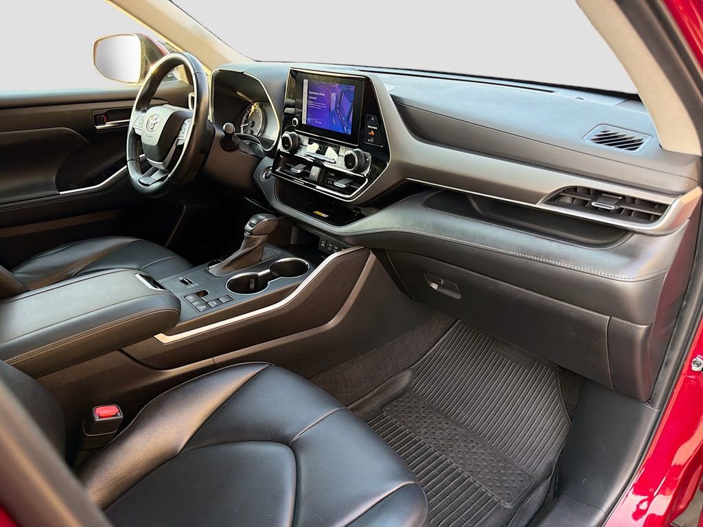 Used 2023 Toyota Highlander XLE FWD image 15