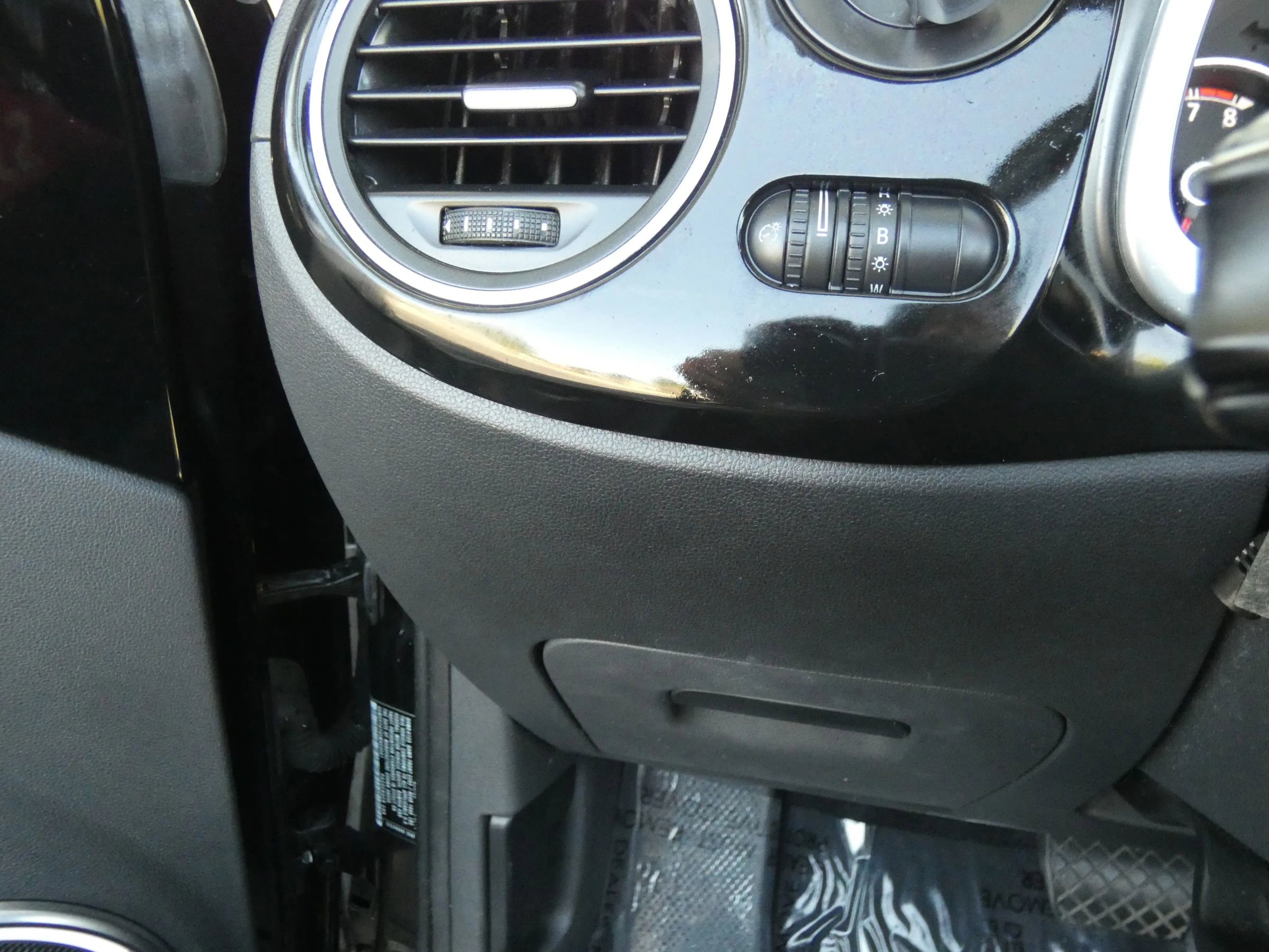 Used 2014 Volkswagen Beetle 2.5 image 51