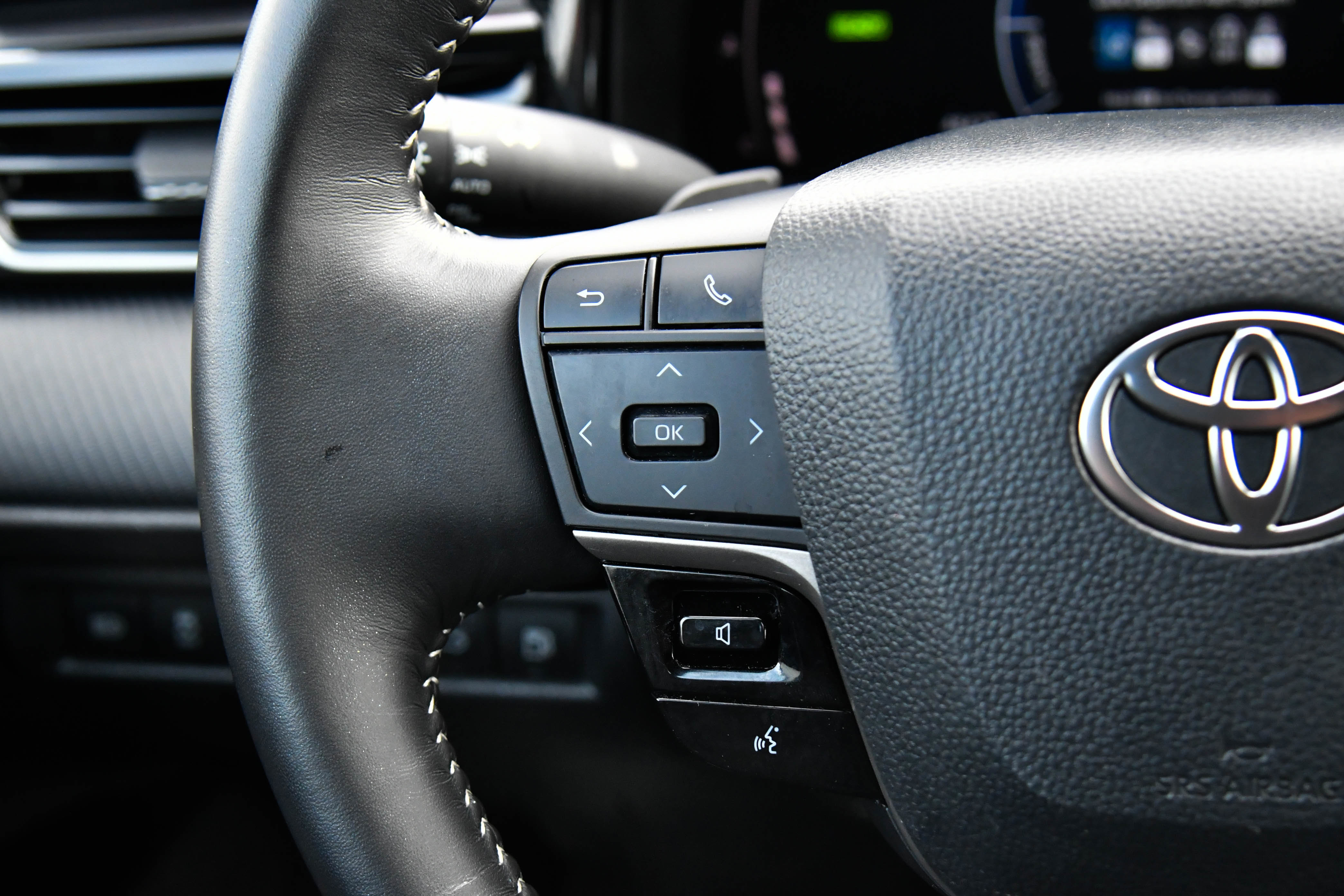 Used 2025 Toyota Camry SE image 35