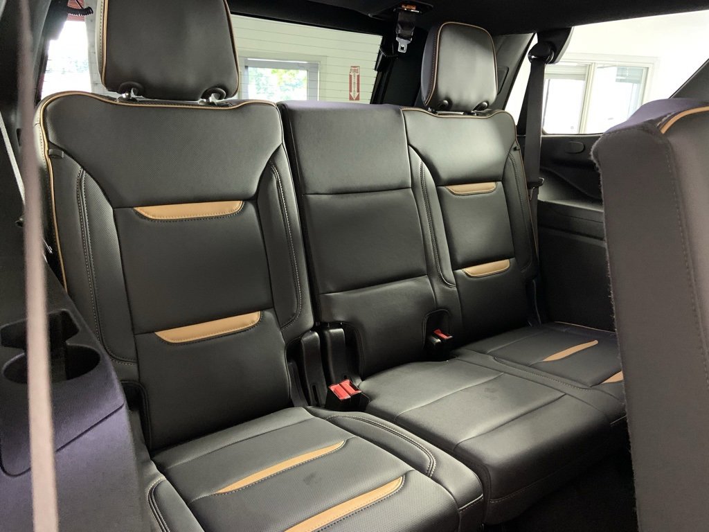 Used 2024 GMC Yukon AT4 w/ Technology Package image 21