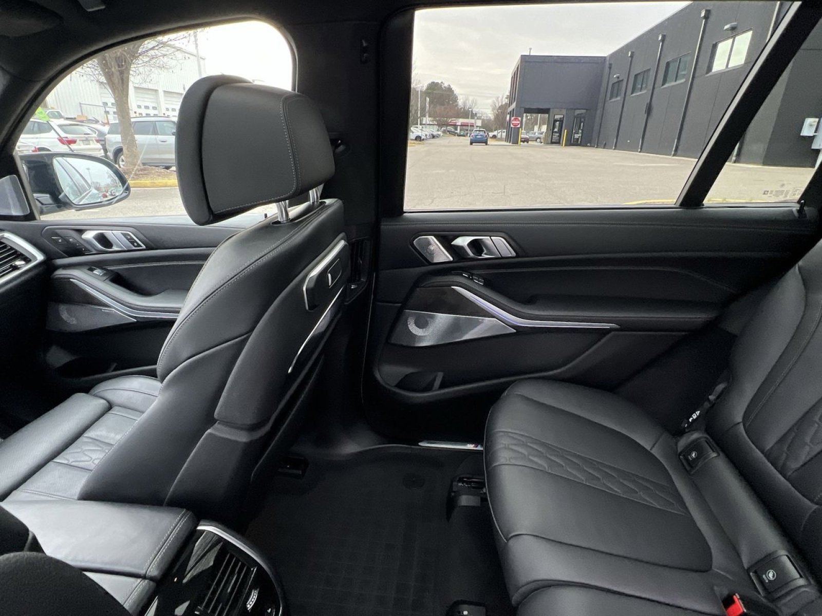 Used 2024 BMW X7 M60i w/ Executive Package image 3