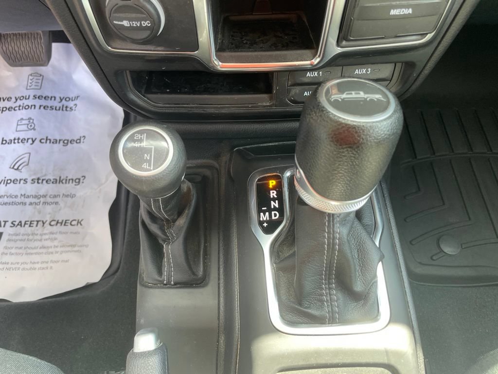 Used 2024 Jeep Gladiator Sport AWD/4WD image 18