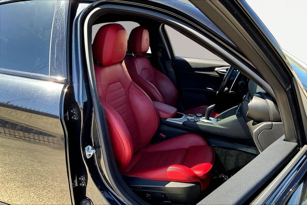 Used 2022 Alfa Romeo Giulia Veloce RWD image 28