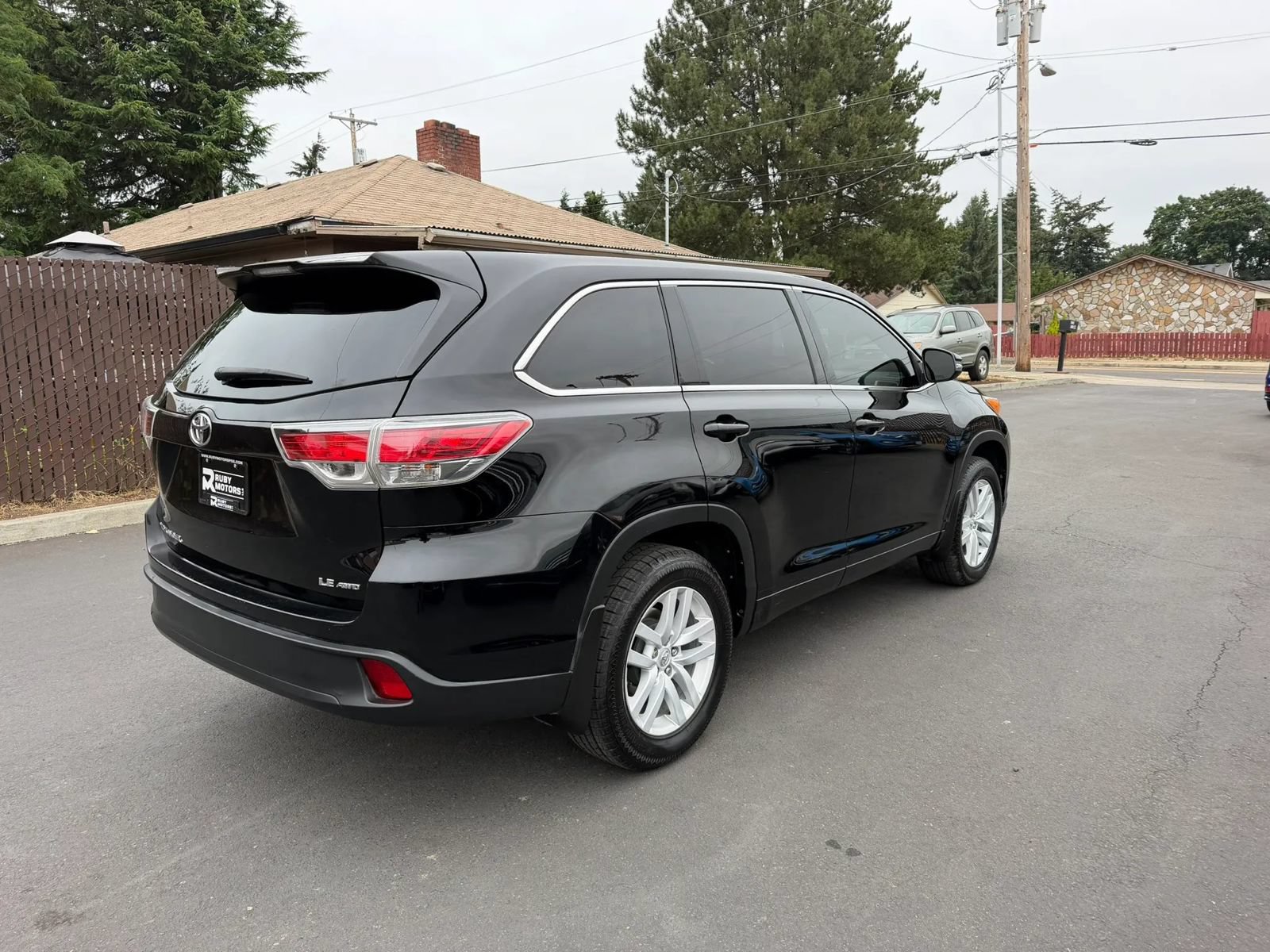 Used 2014 Toyota Highlander LE AWD/4WD image 5