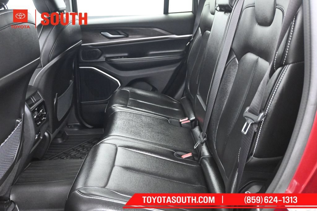 Used 2023 Jeep Grand Cherokee Limited AWD/4WD image 10