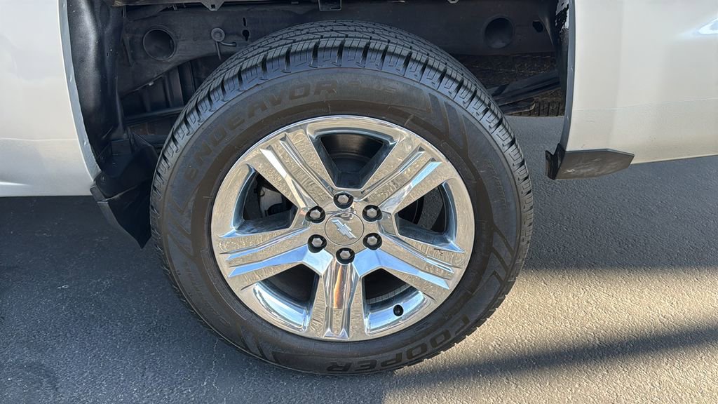 Used 2018 Chevrolet Silverado 1500 Custom w/ Custom Value Package AWD/4WD image 9
