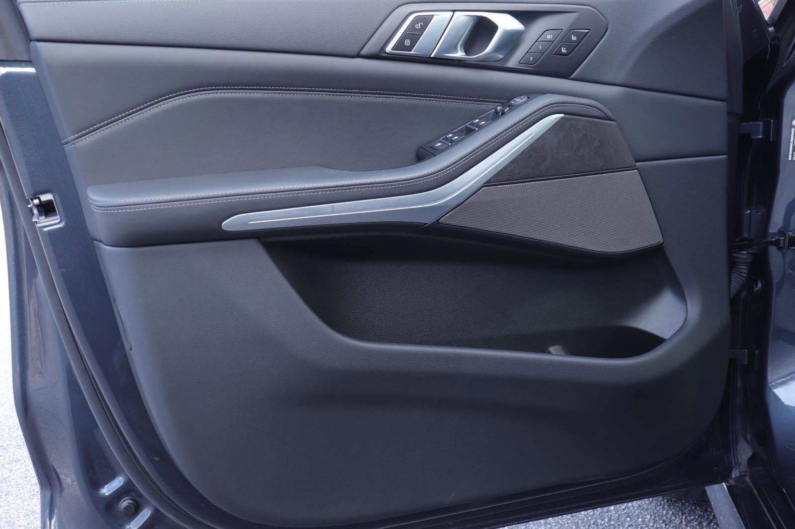 Used 2022 BMW X5 M50i w/ Executive Package image 10