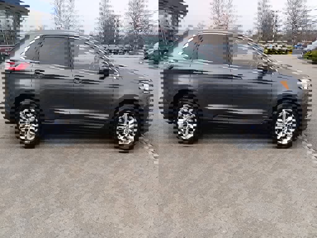 Used 2020 Ford Edge SEL w/ Cold Weather Package image 6