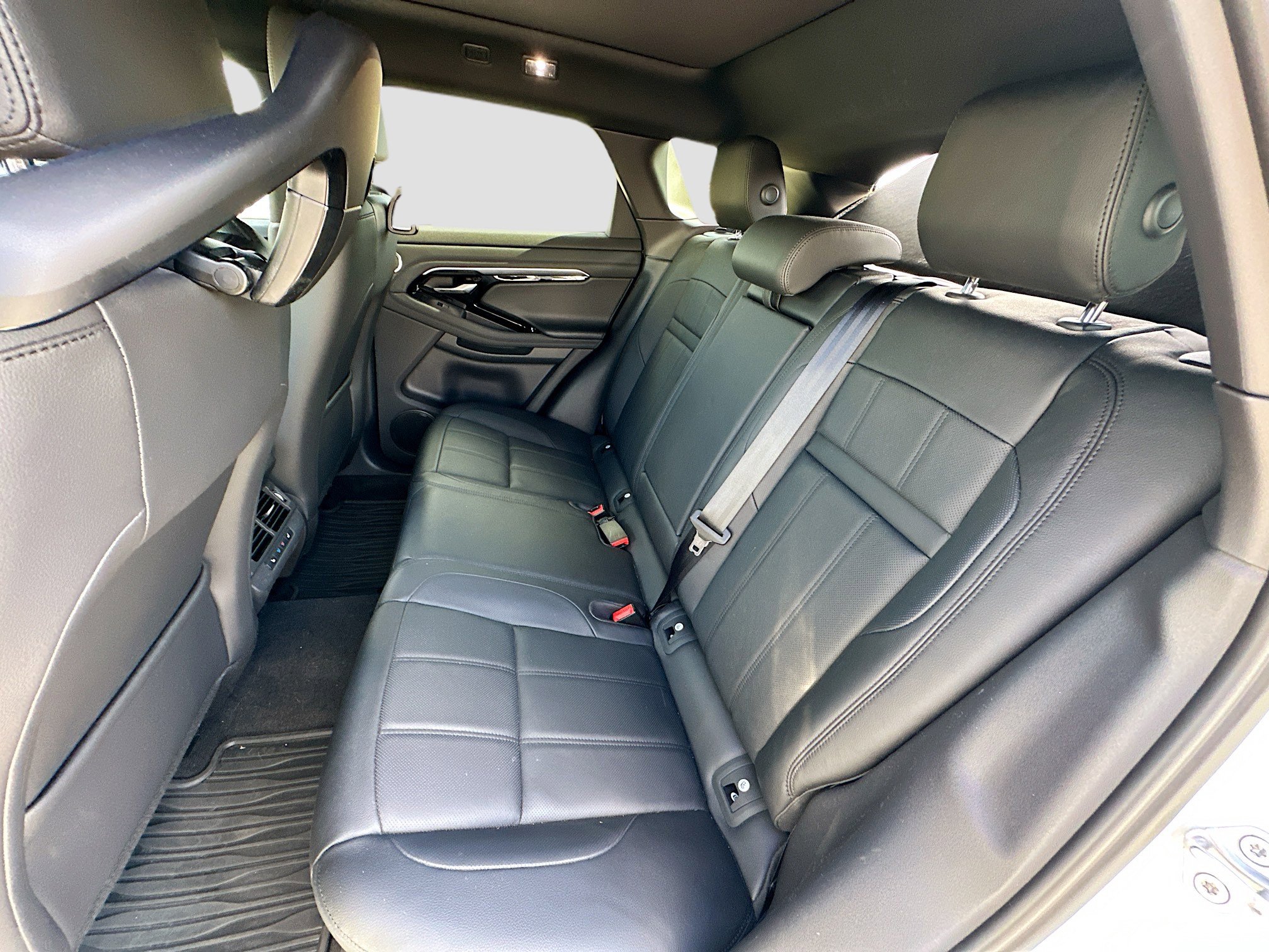 Used 2022 Land Rover Range Rover Evoque R-Dynamic SE image 26