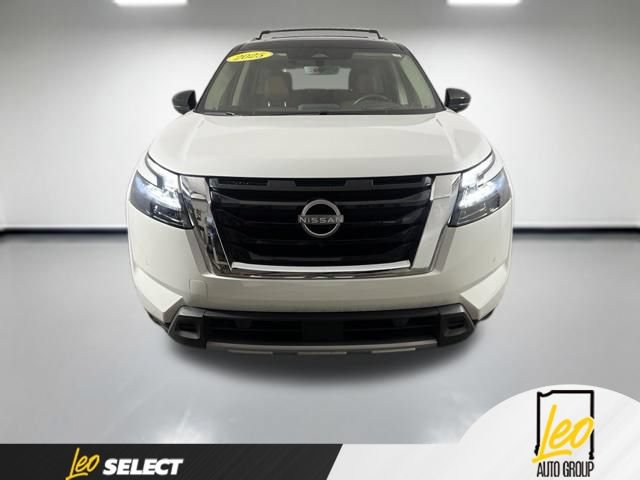Used 2025 Nissan Pathfinder Platinum AWD/4WD image 2