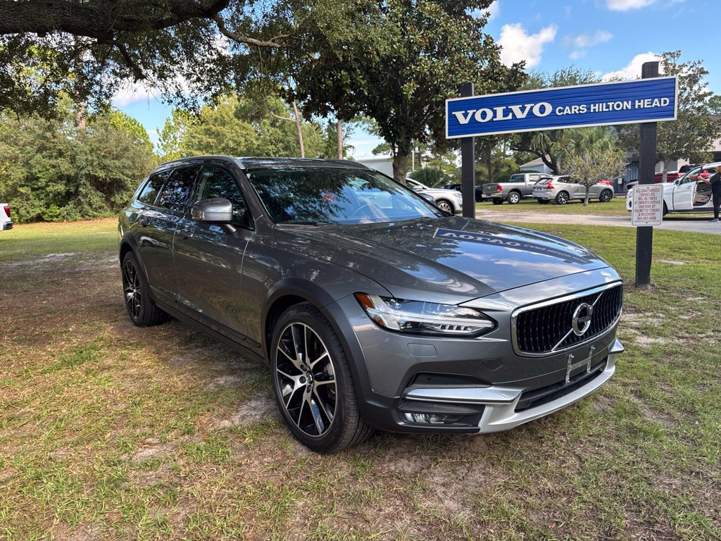 Used 2020 Volvo V90 T6 Cross Country AWD/4WD image 1