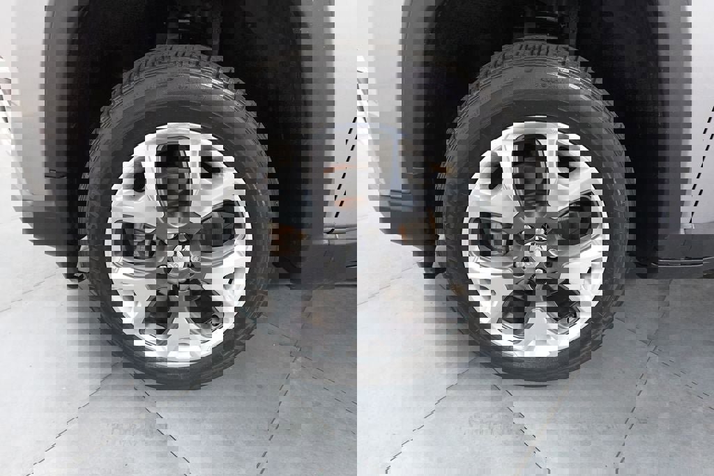 Used 2021 Jeep Compass Limited image 28