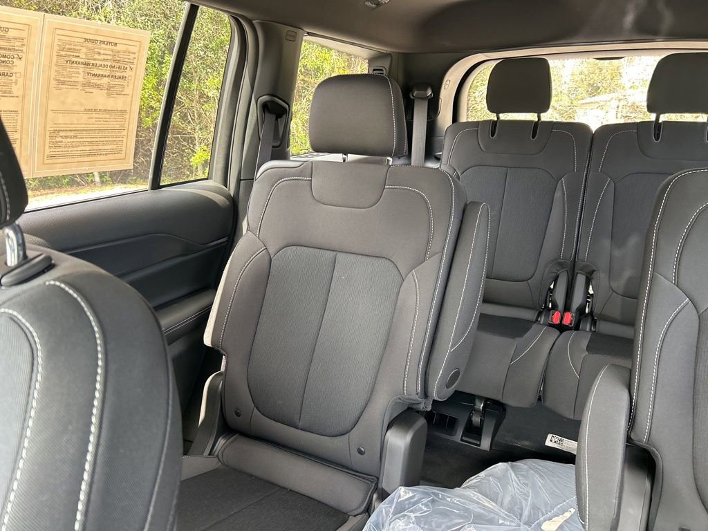 Used 2024 Jeep Grand Cherokee L Laredo w/ Luxury Tech Group I image 12