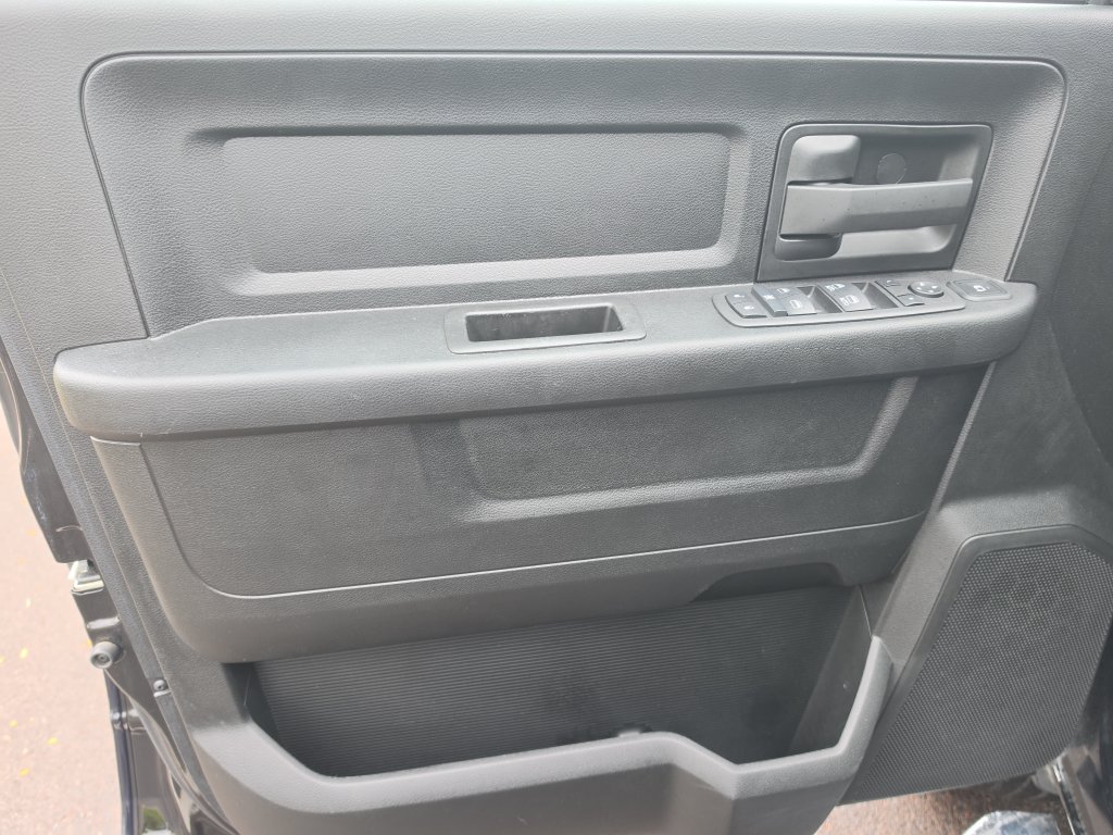 Used 2024 RAM 3500 Tradesman w/ Chrome Appearance Group AWD/4WD image 12