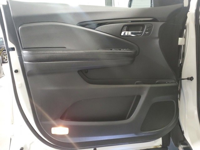 Used 2016 Honda Pilot Elite image 12