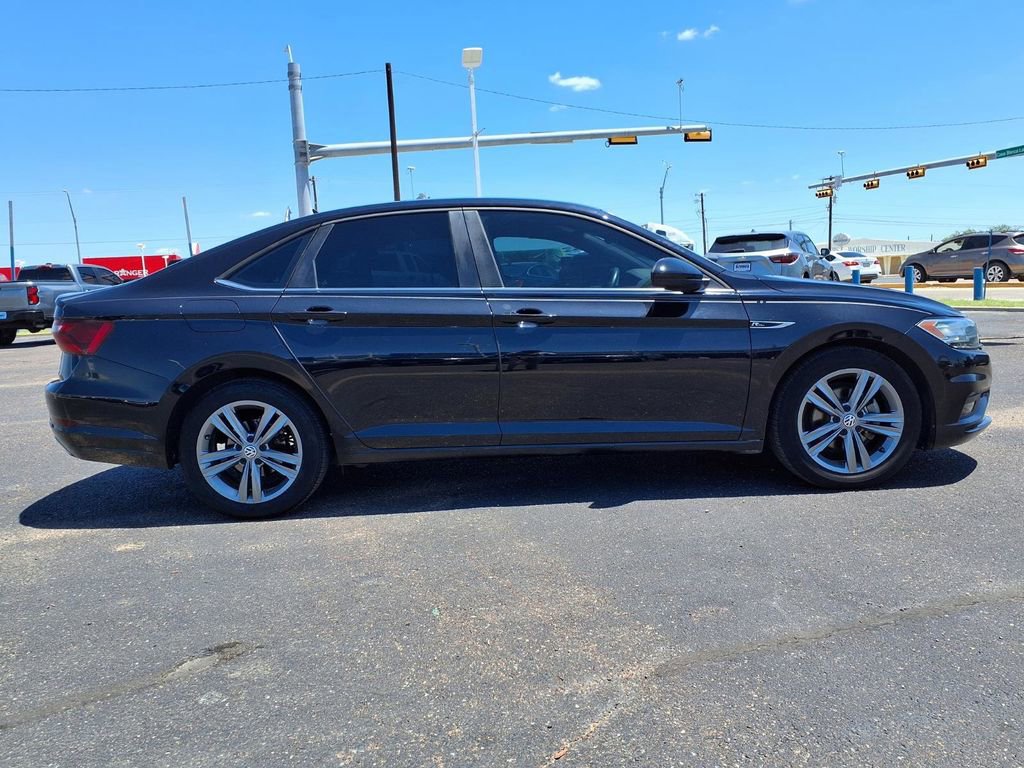 Used 2021 Volkswagen Jetta R-Line w/ R-Line Cold Weather Package FWD image 9