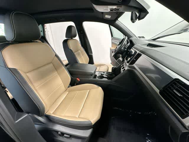 Used 2023 Volkswagen Atlas Cross Sport SEL R-Line AWD/4WD image 23