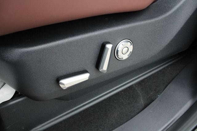 New 2026 Lincoln Navigator Reserve AWD/4WD image 3