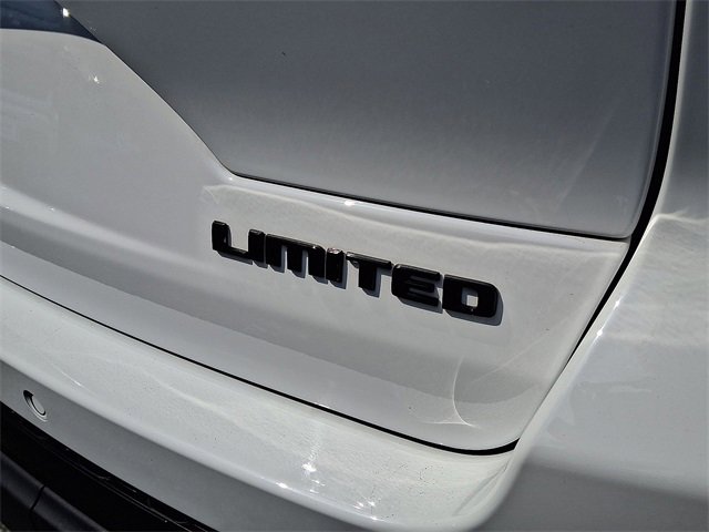 Used 2023 Jeep Grand Cherokee Limited w/ Black Appearance Package image 24