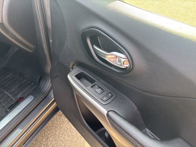 Used 2020 Jeep Cherokee High Altitude AWD/4WD image 27