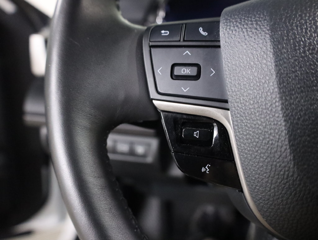 Used 2025 Toyota Camry XSE FWD image 11