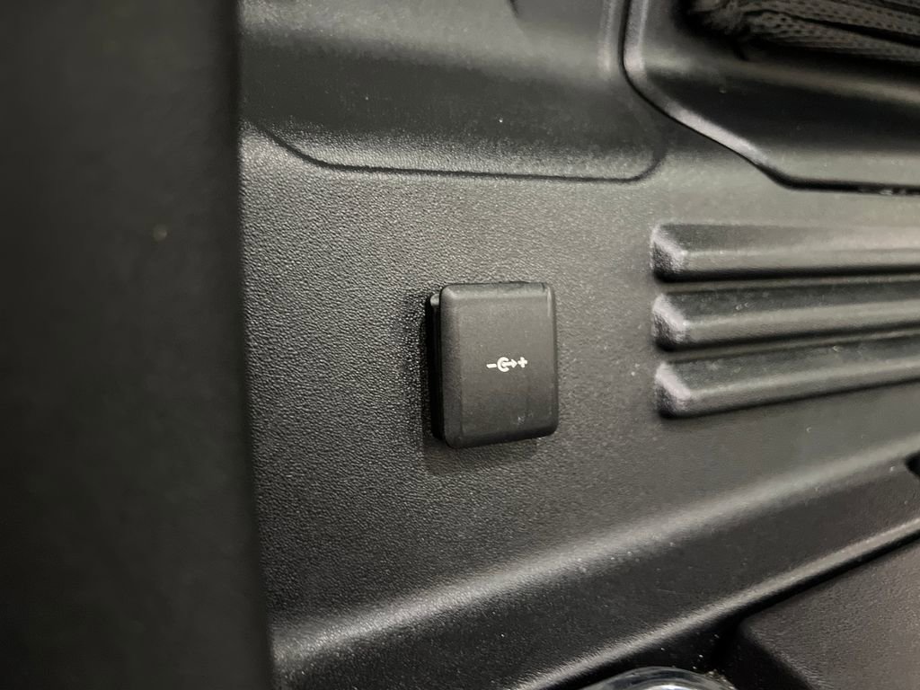 Used 2025 Land Rover Defender 110 S AWD/4WD image 38