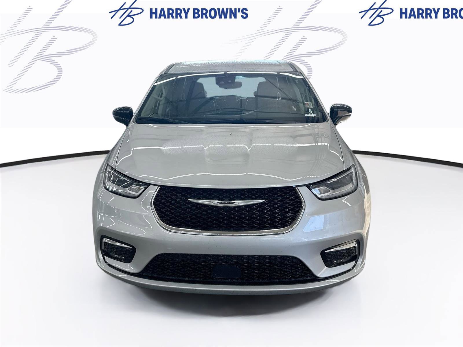 Used 2024 Chrysler Pacifica Touring-L FWD image 6