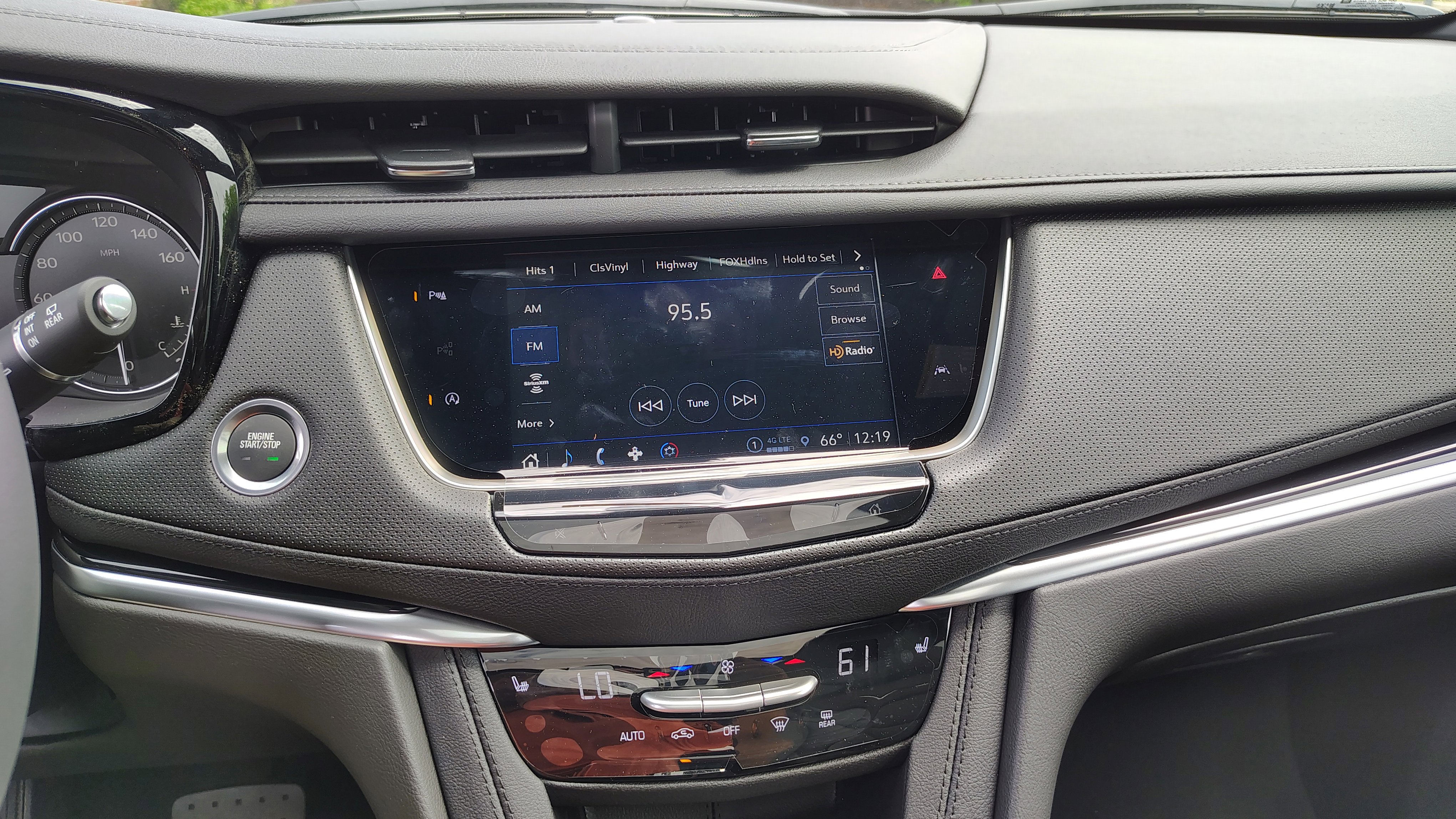 New 2025 Cadillac XT6 Luxury image 24