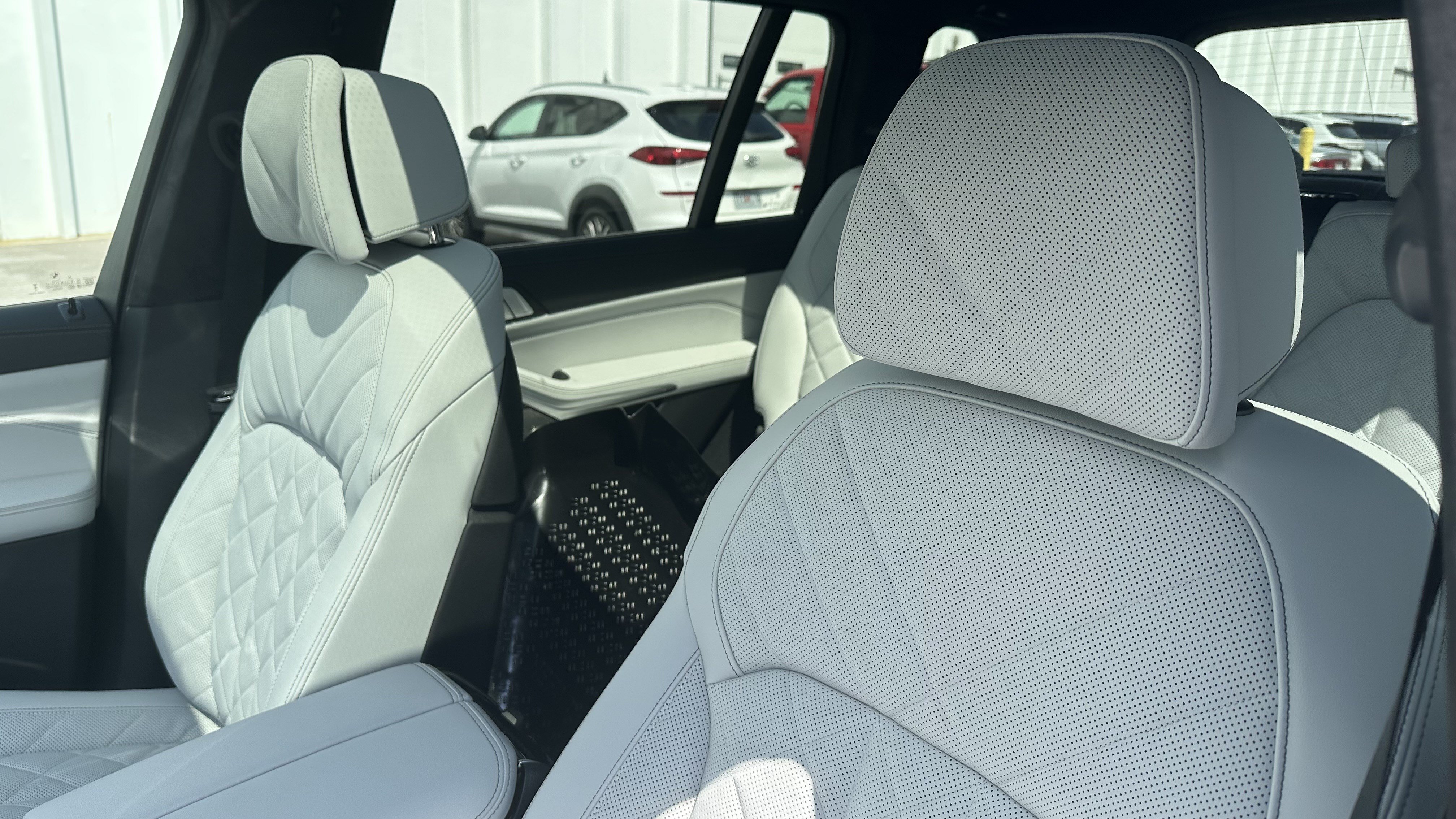 New 2027 BMW X7 xDrive40i w/ Executive Package AWD/4WD image 15
