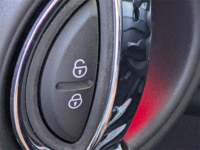 Used 2020 MINI Cooper SE w/ 6.5" Touchscreen Package image 27