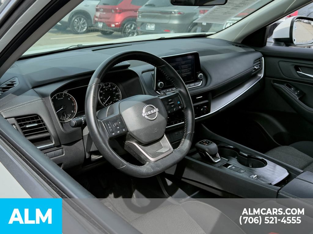 Used 2025 Nissan Rogue SV image 8